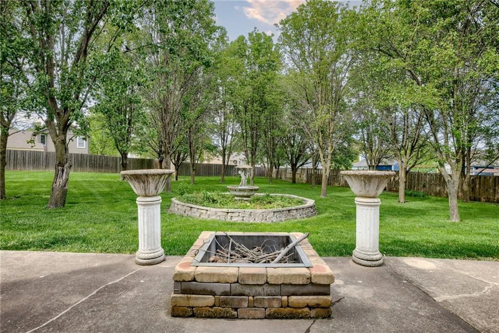 240 NE Victoria Place — photo 25