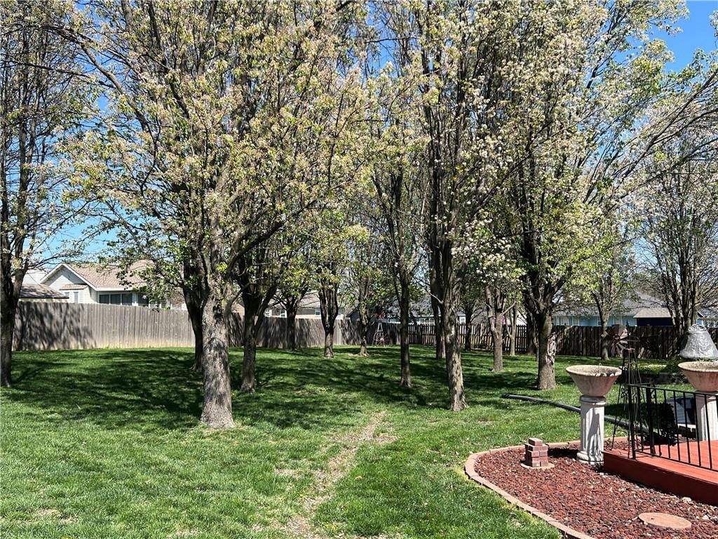 240 NE Victoria Place — photo 26