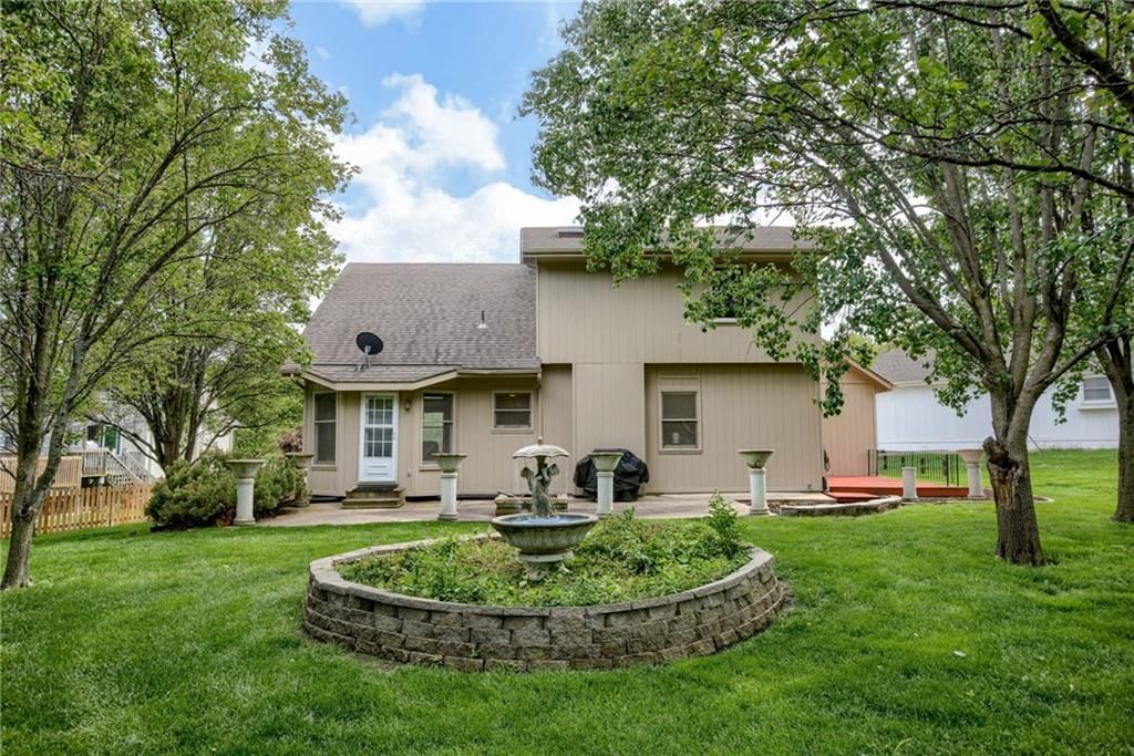 240 NE Victoria Place — photo 28