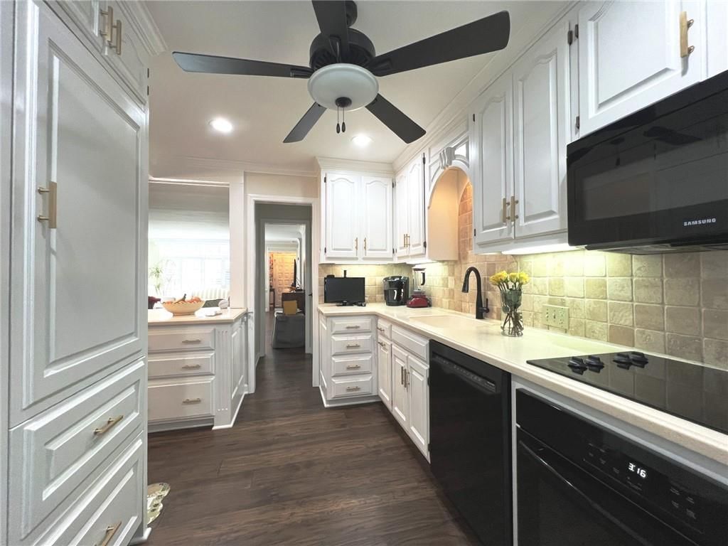 8353 Somerset Drive — photo 13