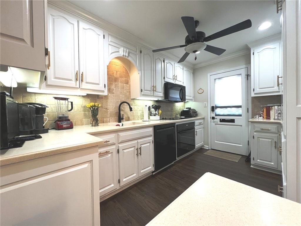 8353 Somerset Drive — photo 16