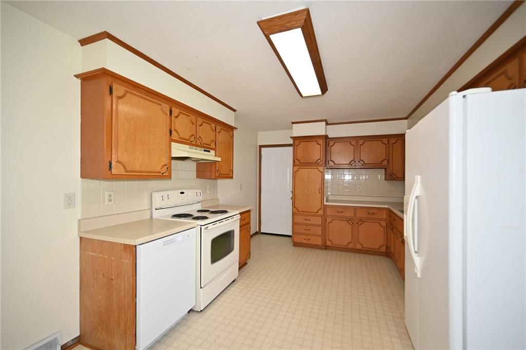 8719 N Charlotte Street — photo 9