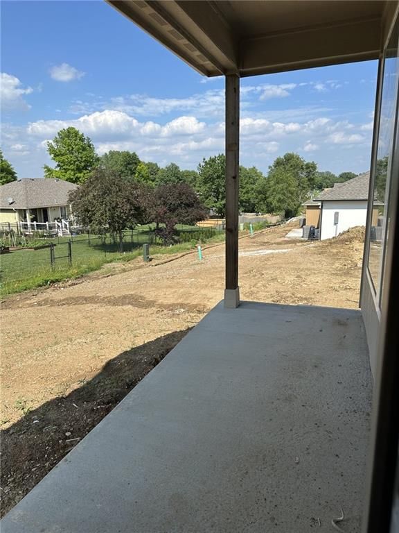 Photo 2 of 11 - 2107 Brook Ridge Circle