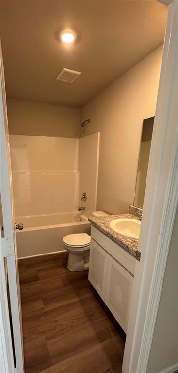 Photo 6 of 11 - 2107 Brook Ridge Circle