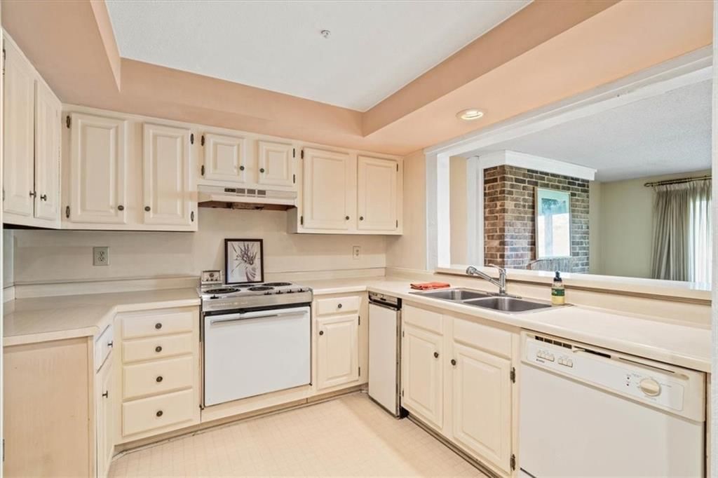 10746 Glenwood Street — photo 5