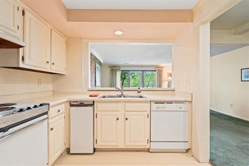 10746 Glenwood Street — photo 6