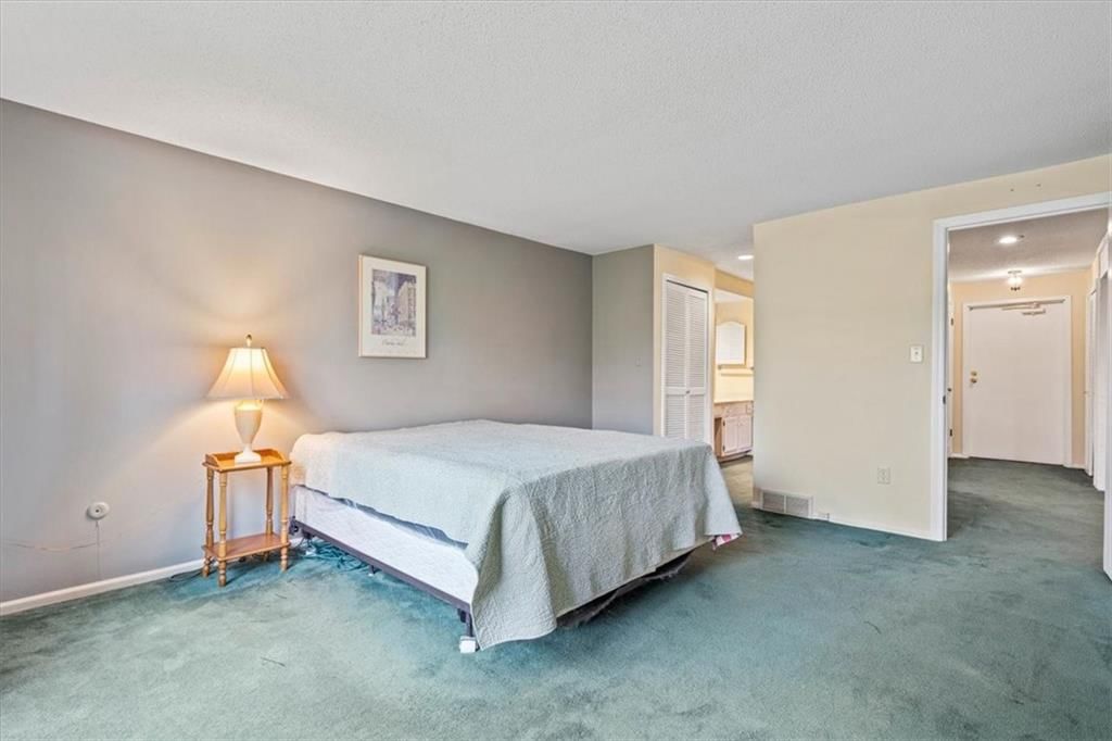 10746 Glenwood Street — photo 12