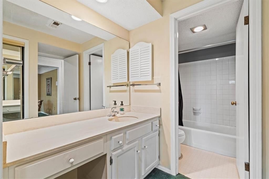 10746 Glenwood Street — photo 14