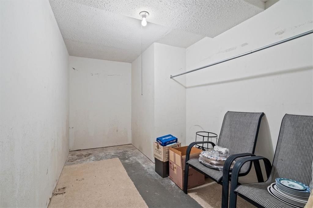 10746 Glenwood Street — photo 17