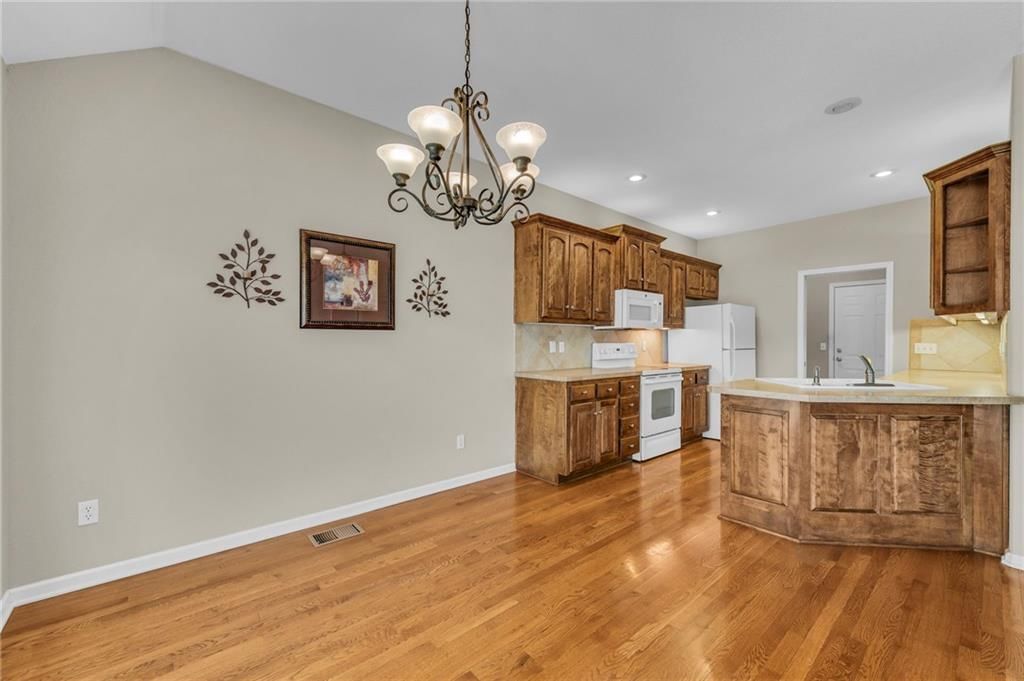 6511 N Strathbury Avenue — photo 7