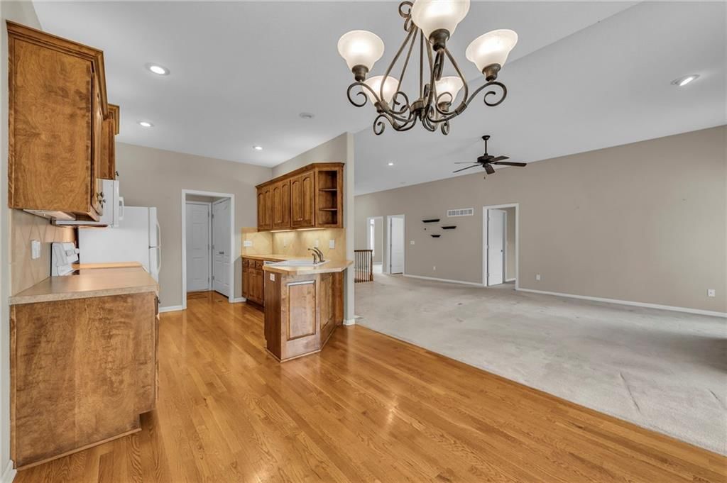 6511 N Strathbury Avenue — photo 8