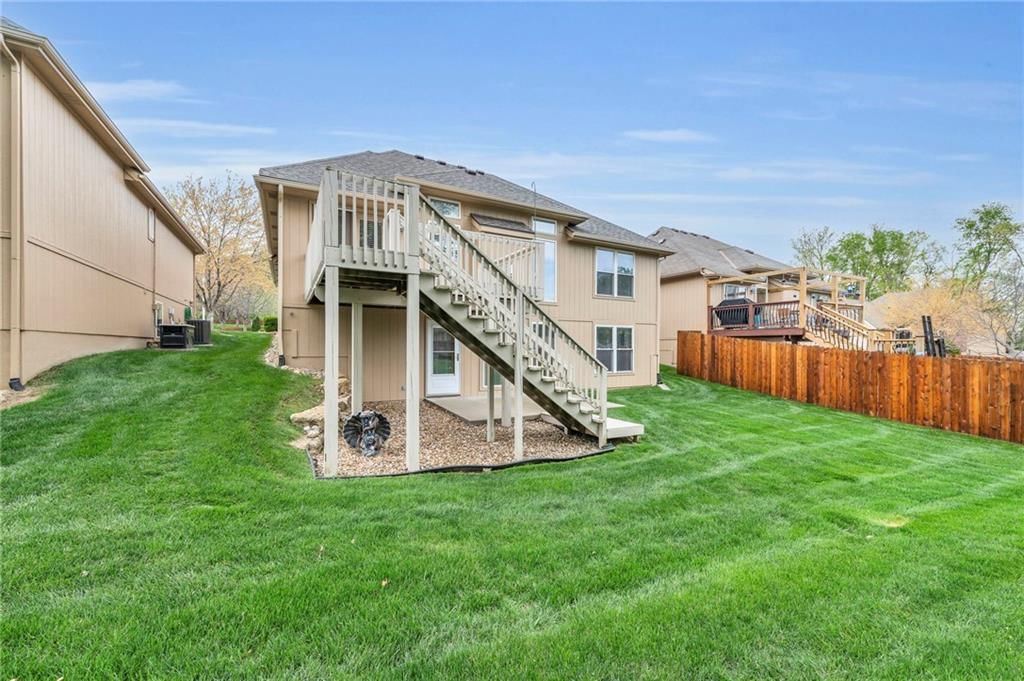 6511 N Strathbury Avenue — photo 28