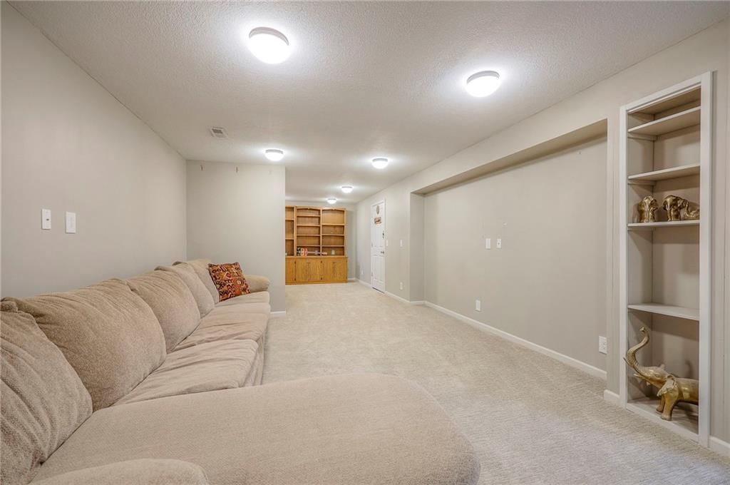 7323 Silverheel Street — photo 30