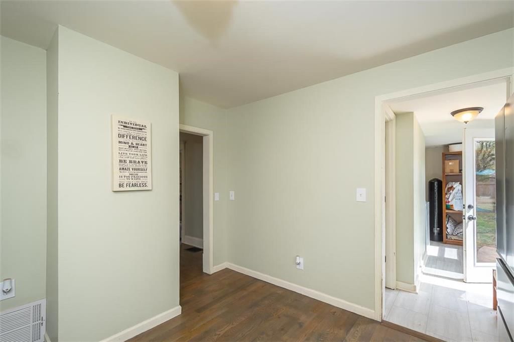 830 E 8th Street — photo 11