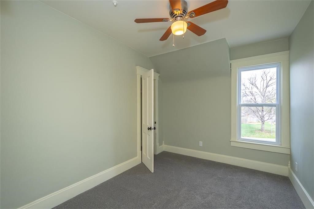 830 E 8th Street — photo 18