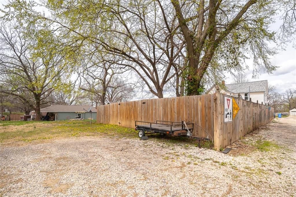 830 E 8th Street — photo 31
