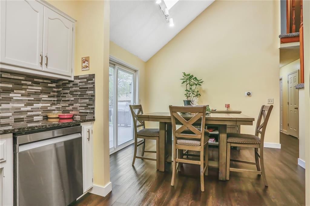 922 NE Karapat Drive — photo 5