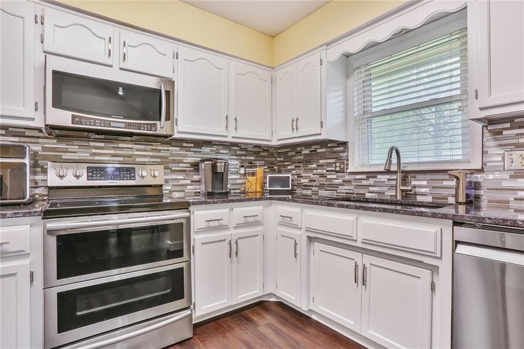 922 NE Karapat Drive — photo 7