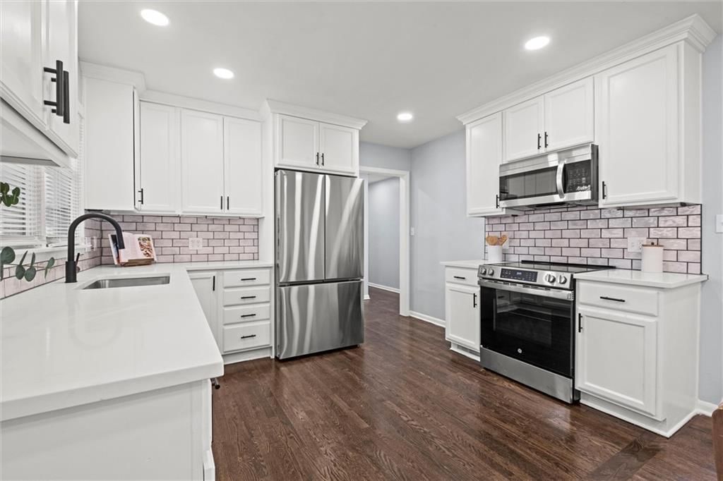 8537 S Russell Street — photo 9