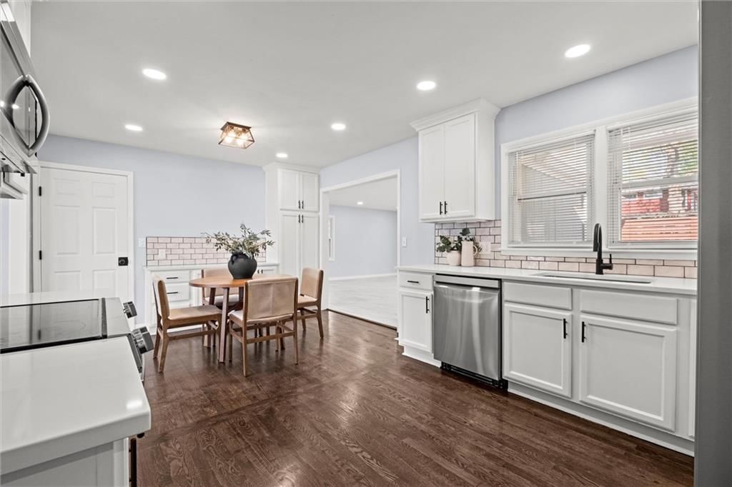 8537 S Russell Street — photo 10