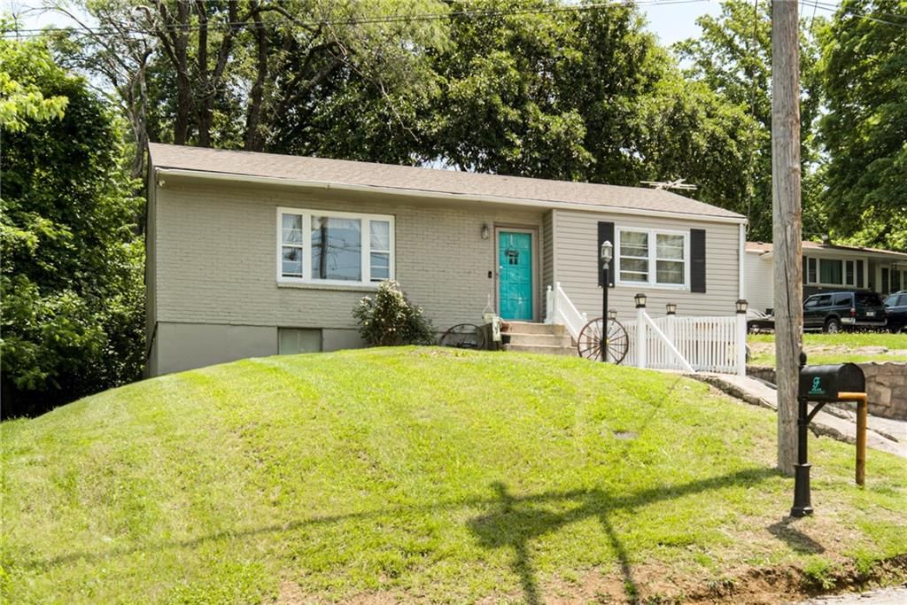 Photo 2 of 33 - 1749 S 49th Street