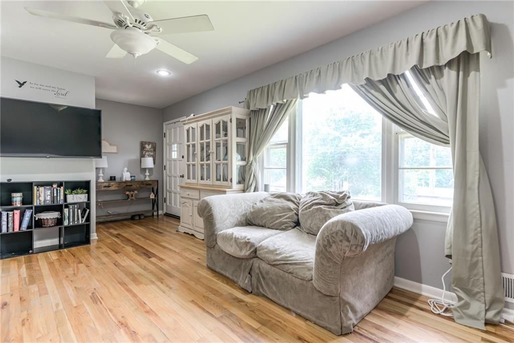 Photo 5 of 33 - 1749 S 49th Street