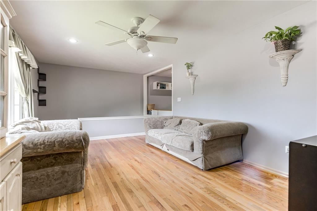 Photo 8 of 33 - 1749 S 49th Street