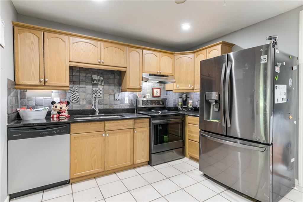 Photo 10 of 33 - 1749 S 49th Street