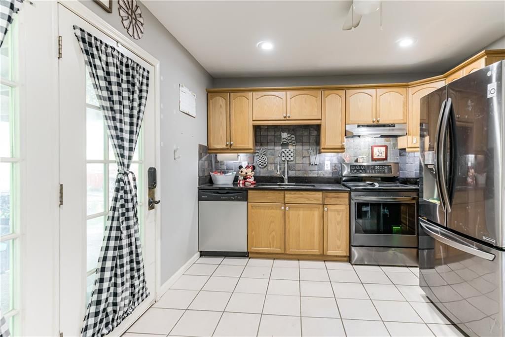 Photo 11 of 33 - 1749 S 49th Street