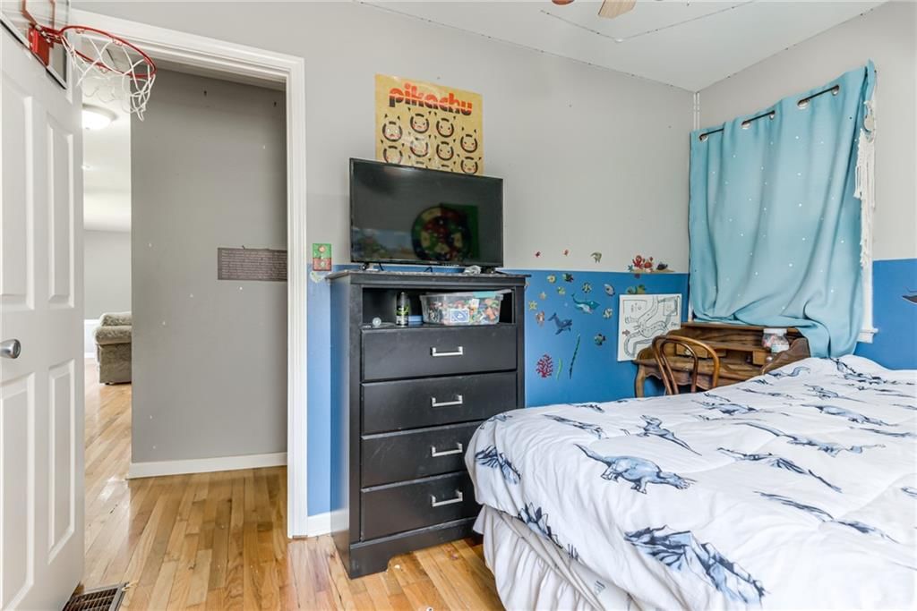 Photo 16 of 33 - 1749 S 49th Street