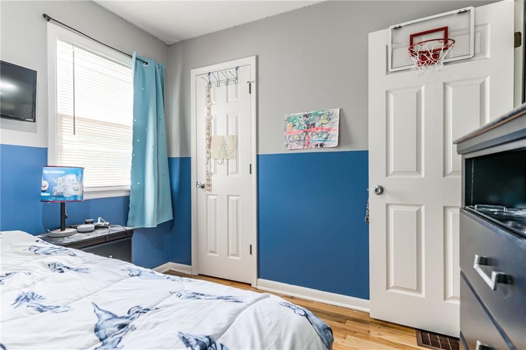 Photo 17 of 33 - 1749 S 49th Street