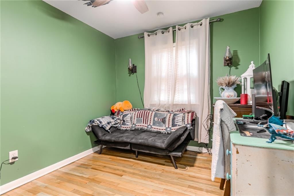 Photo 18 of 33 - 1749 S 49th Street