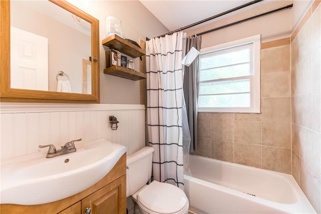 Photo 19 of 33 - 1749 S 49th Street