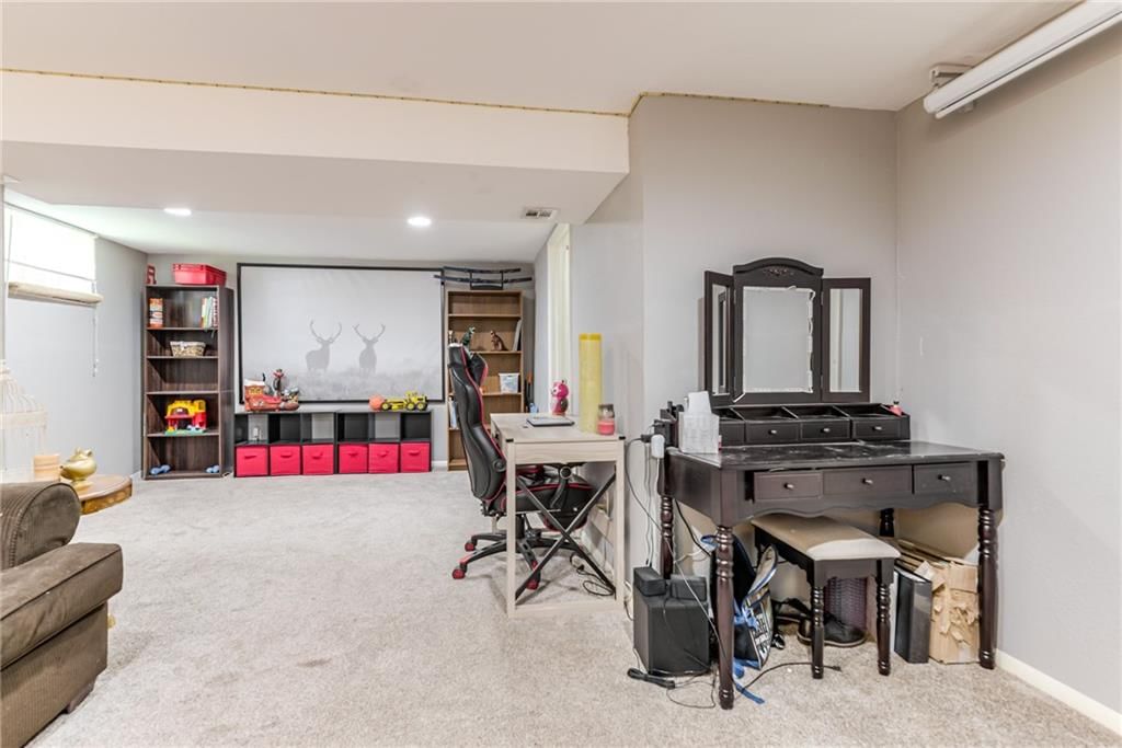 Photo 23 of 33 - 1749 S 49th Street