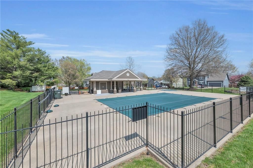 7442 N Sycamore Avenue — photo 49