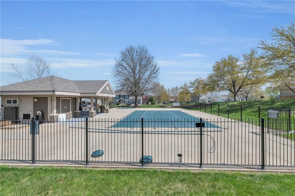 7442 N Sycamore Avenue — photo 50