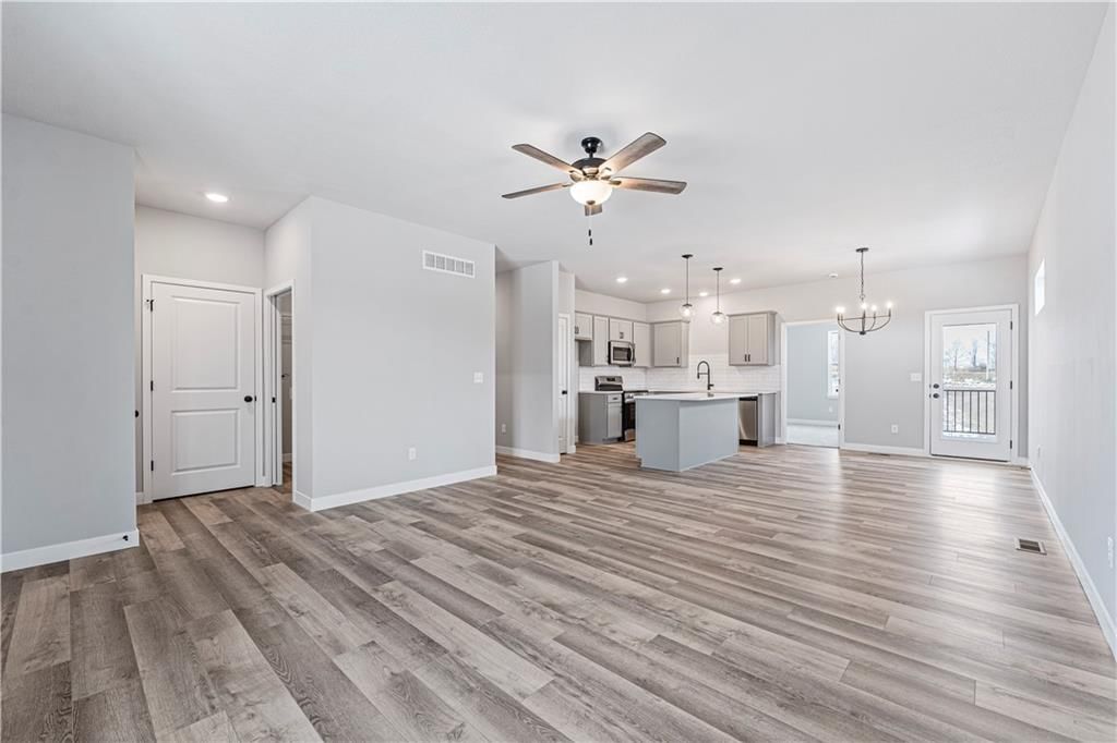2437 NW Sunnyvale Court — photo 4