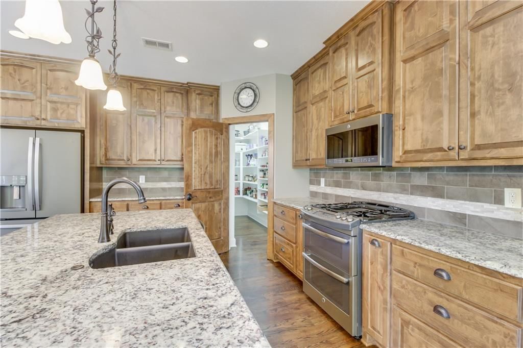 1300 NE Woods Edge Court — photo 10