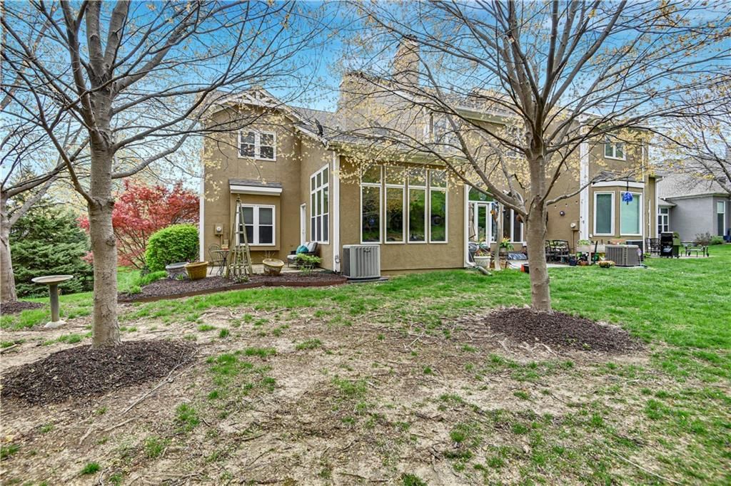 190 Pointe Drive — photo 3