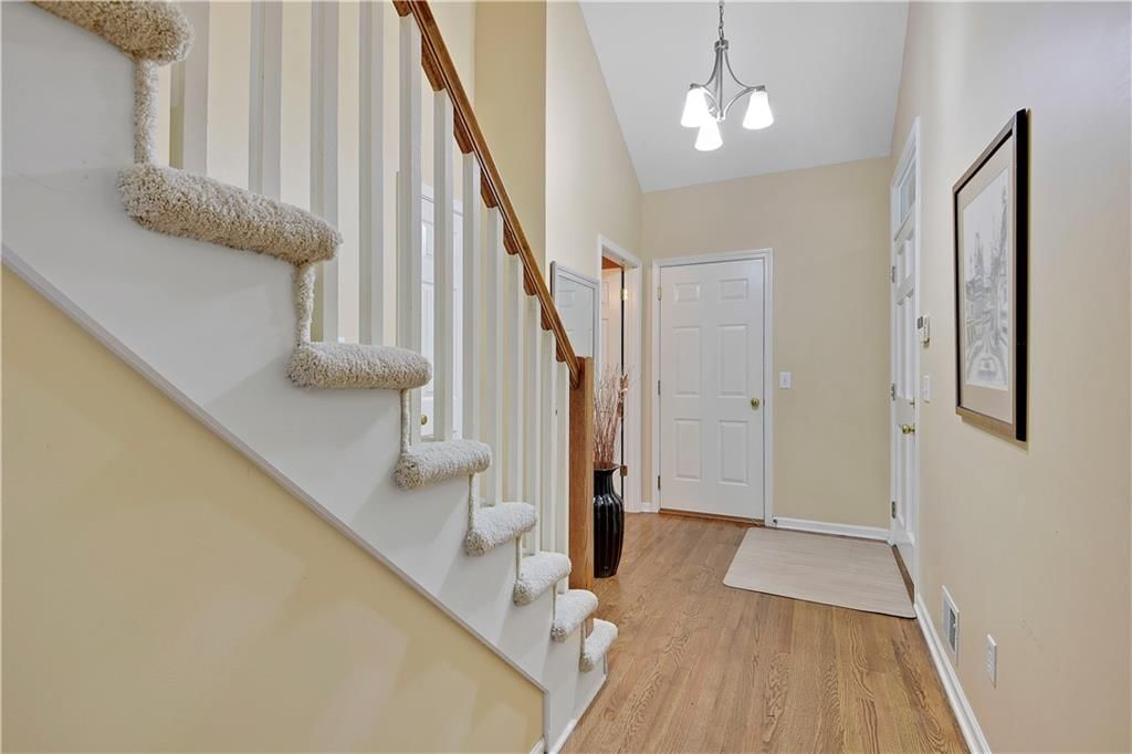 190 Pointe Drive — photo 8
