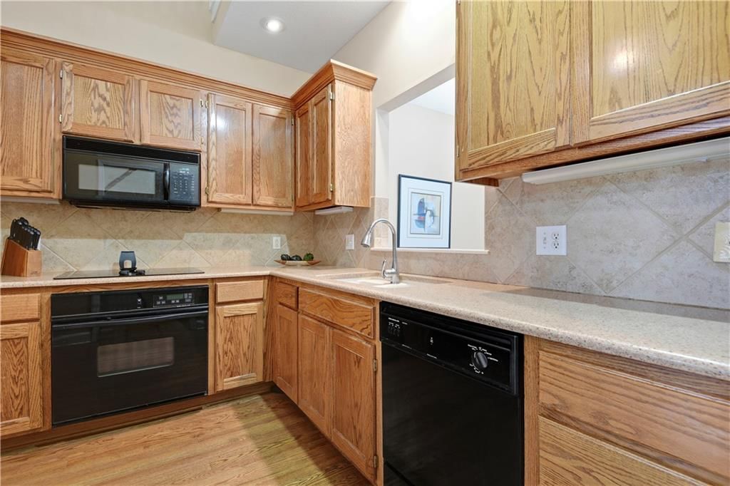 190 Pointe Drive — photo 10