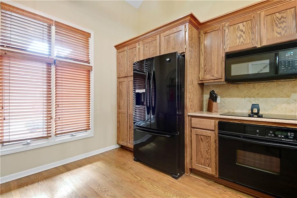 190 Pointe Drive — photo 11