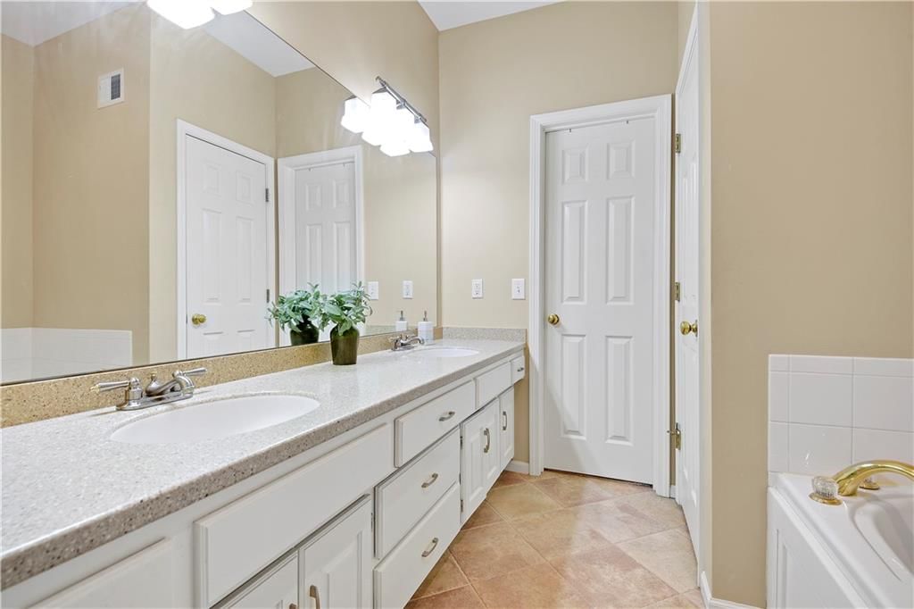 190 Pointe Drive — photo 22