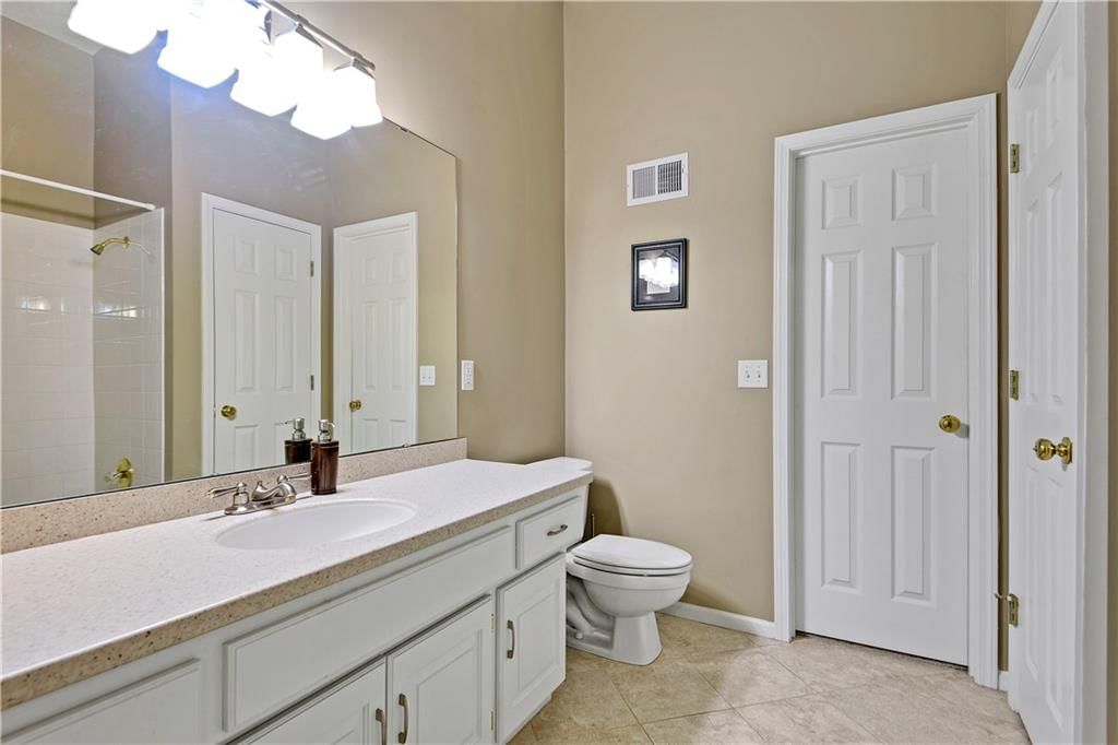 190 Pointe Drive — photo 29