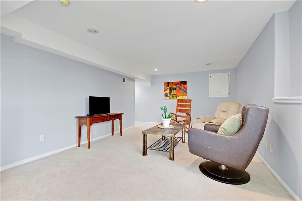 190 Pointe Drive — photo 31