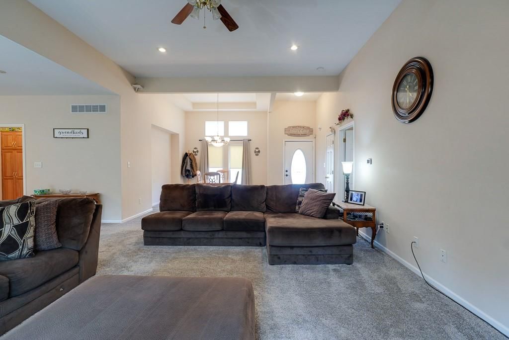 1132 N Jones Road — photo 5
