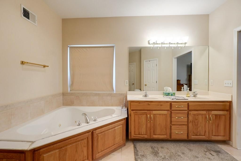 1132 N Jones Road — photo 15