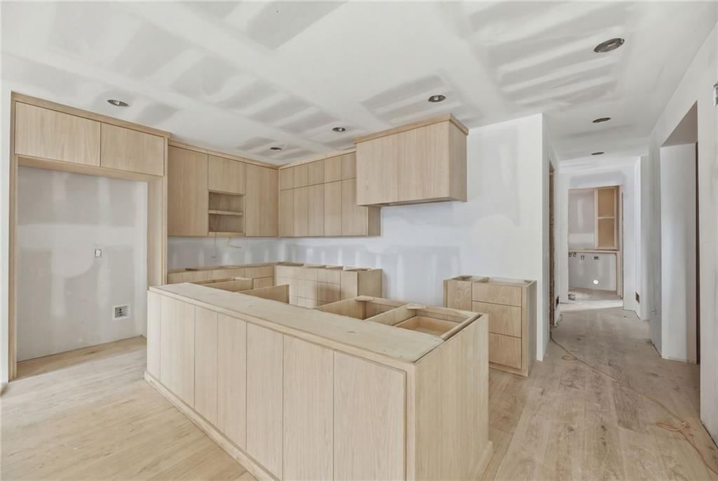 5214 W 66th Terrace — photo 9