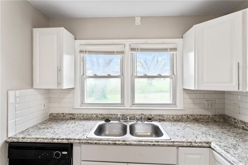 10105 Hillcrest Road — photo 16