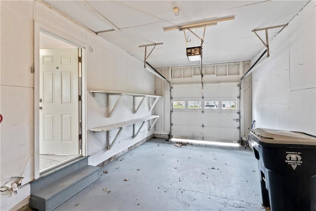 10105 Hillcrest Road — photo 27